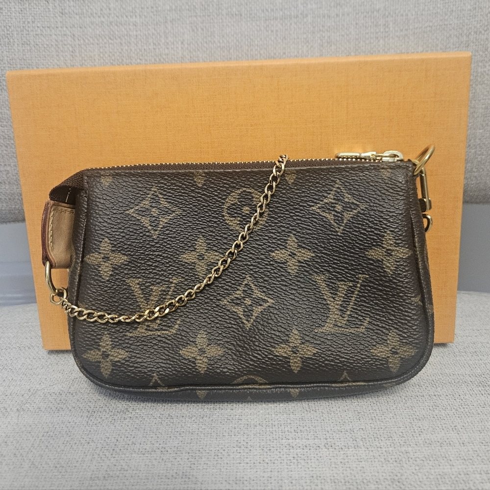 Louis Vuitton Mini Pochette Monogram